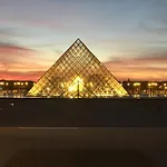 Private Bedrooms Near Eiffel Tower